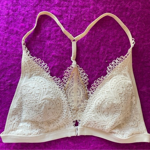 Victoria’s Secret Body by Victoria Cream Lace Bra Bralette Size Small - Picture 2 of 10